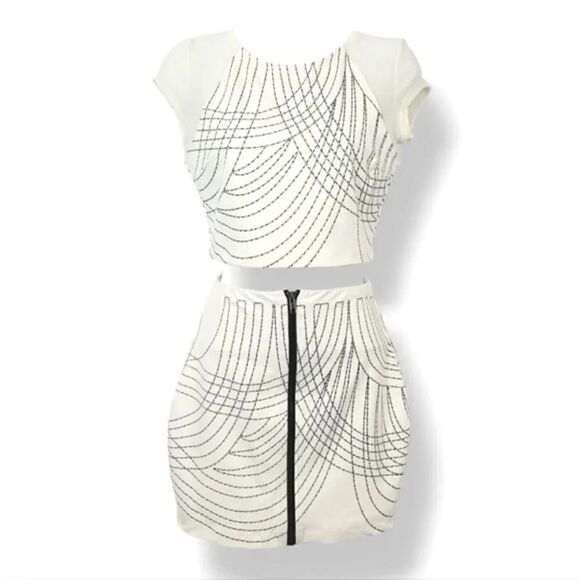 NEW Bebe 2 PC Mesh Glitter Strech Bodycon Top and Skirt in Off White/Ivory XS - Picture 4 of 13